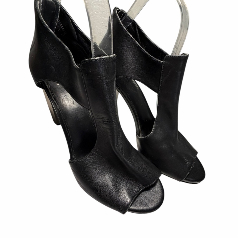 Michael Kors Paloma Black Peep-Toe Cutout Leather Heels Sz 9.5